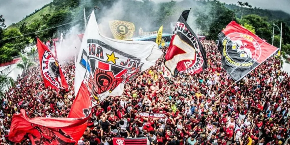 Embarque da delegação mobilizou a torcida do rubro-negra em todo o Rio de Janeiro
