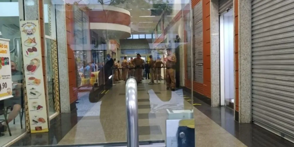Tentativa de assalto teria acontecido em joalheria na rua XV, em Curitiba