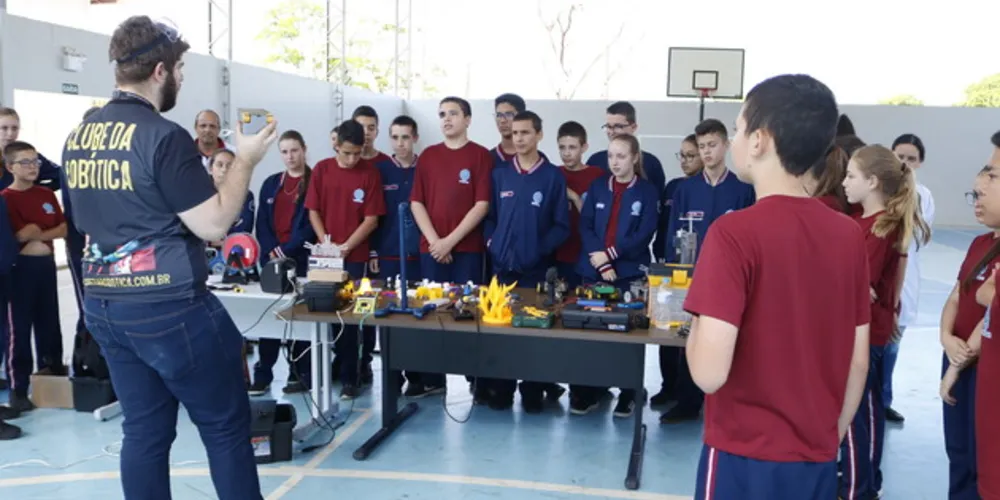 O Clube montou um espaço dentro da estrutura do Colégio para apresentar seus produtos