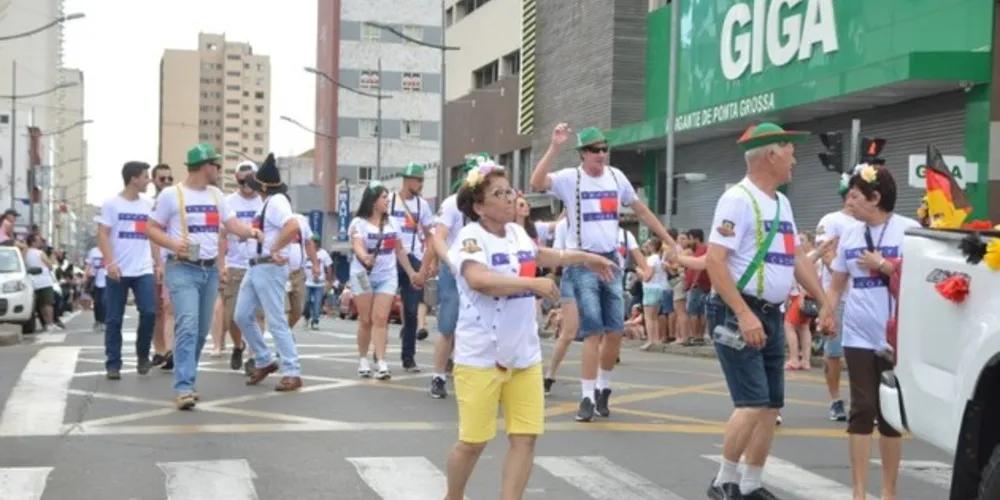 A festa, uma das mais tradicionais do calendário de Ponta Grossa, acontece do dia 05 ao dia 08 de dezembro