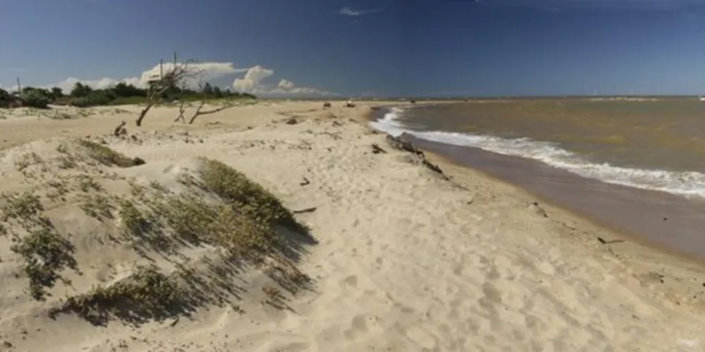Fragmentos de óleo foram detectados e removidos na Praia de Grussaí, em São João da Barra-RJ