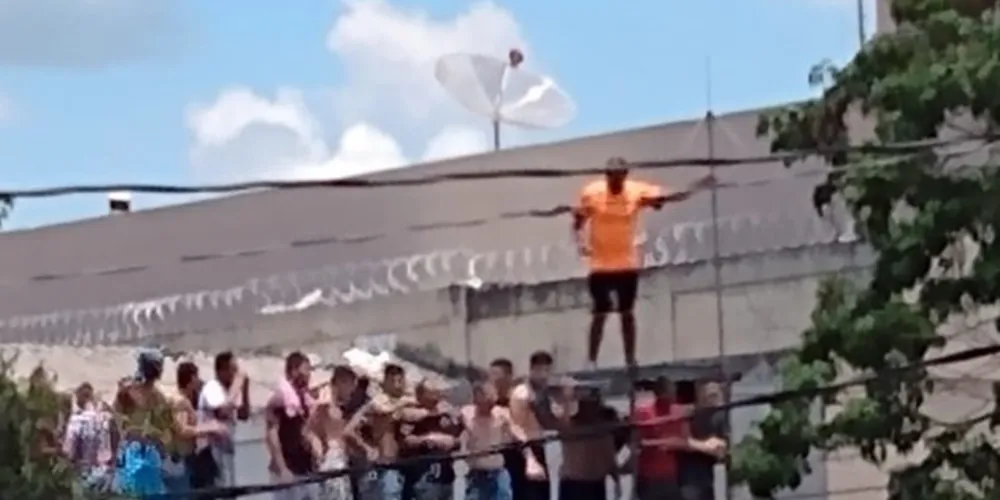 Dois agentes penitenciários estão como reféns dos detentos, no norte paranaense