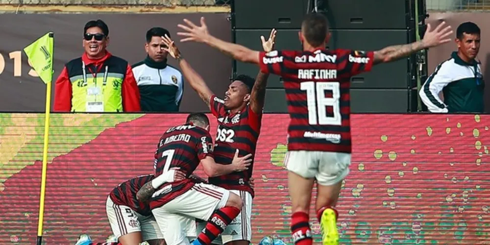 O Mengão volta a conquistar a América após exatos 38 anos. Foi justamente em 23 de novembro de 1981 quando o rubro-negro conquistou o primeiro título