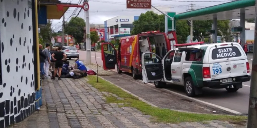 Imagem ilustrativa da imagem Vigia perde controle de moto e morre no Centro de Curitiba