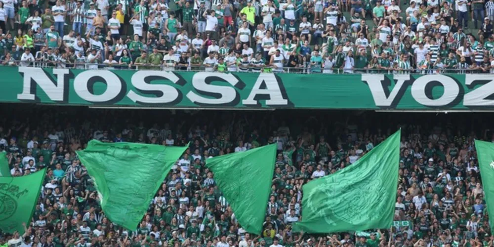 Torcida fez a festa com a vitória no Couto Pereira