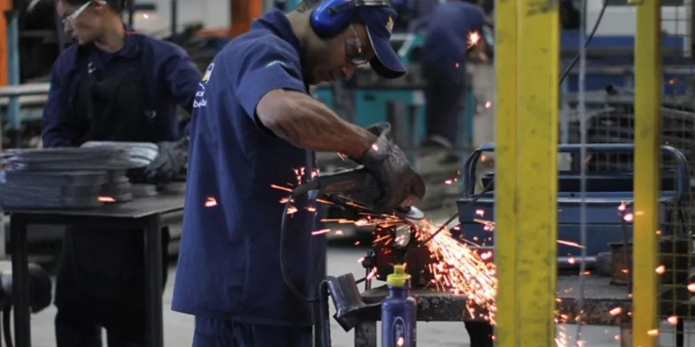 Incremento é puxado pela alta no emprego e no lucro das empresas 