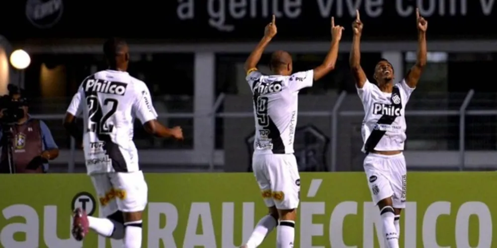 Goleada por 4 a 0 marca despedida dos dois times da Série B 