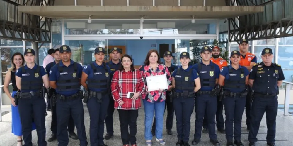 Homenagem foi entregue  na tarde dessa terça (25)