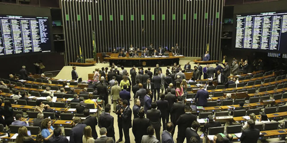 Parlamentares também aprovaram proposta que regulamenta o Revalida