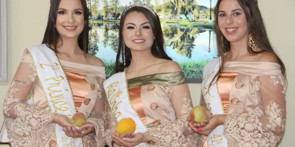 As majestades da Festa do Pêssego 2019 de Irati 