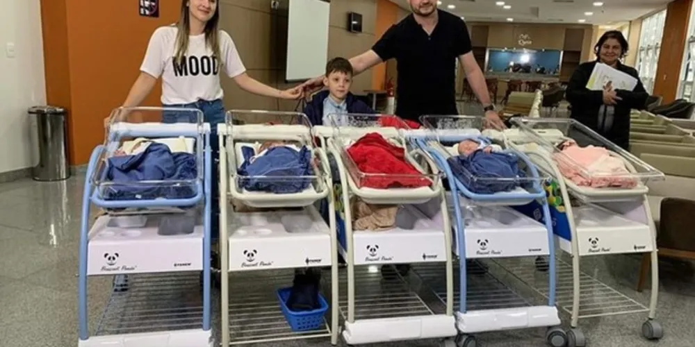 Como a gravidez era de risco, os pais, que moram em Chopinzinho, na região sudoeste do Paraná, estavam no hospital desde julho desse ano para aguardar a chegada dos filhos.