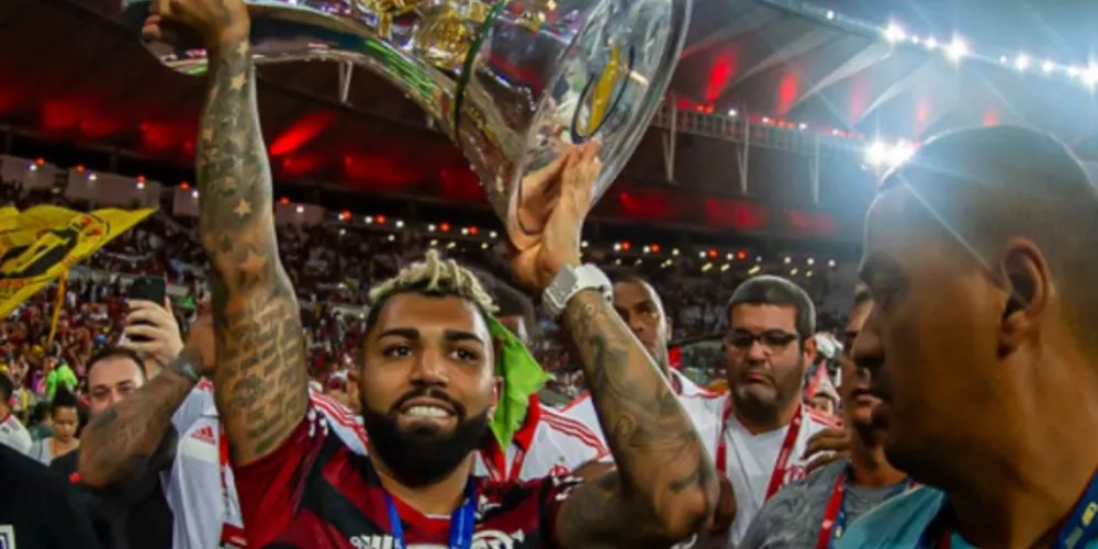 Com a casa cheia, Flamengo goleia o Ceará e faz a festa da torcida