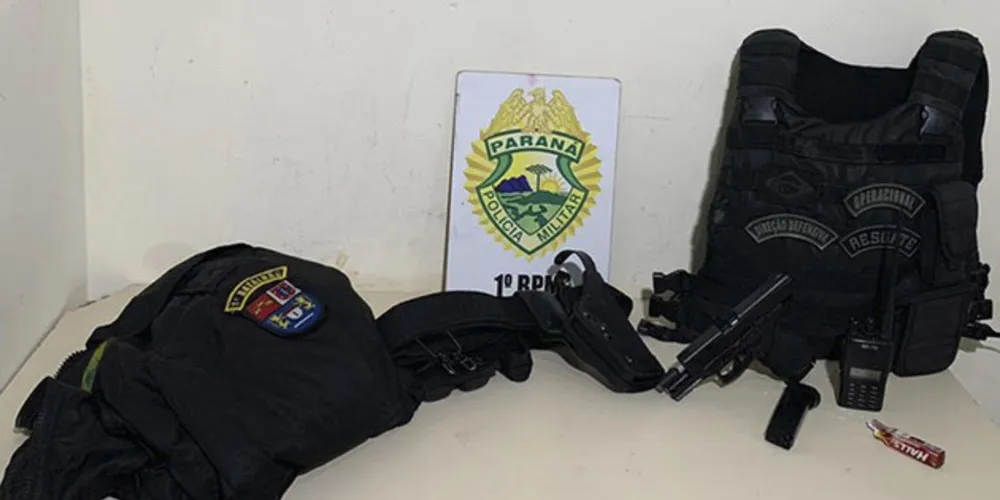 Suspeito portava arma de brinquedo e usava fardamento semelhante ao da PM