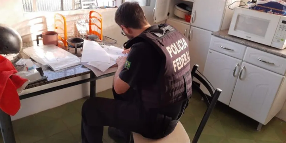 Operação também investiga funcionários de empresa aérea que facilitariam o tráfico