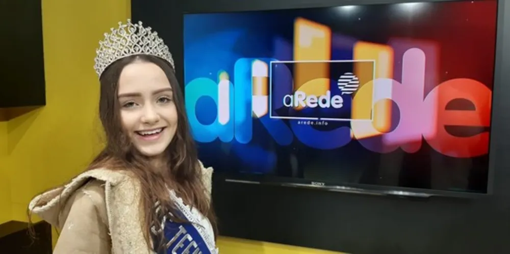 Imagem ilustrativa da imagem Modelo de PG é coroada Miss Teen Universo 2019