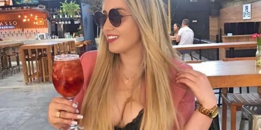 Allana Brittes, 18 anos, virou uma ´influencer´ na internet.