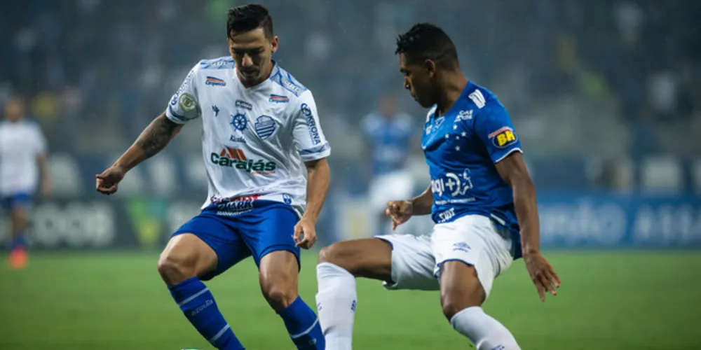 Em pleno Mineirão, Cruzeiro cai diante do CSA e segue no Z-4