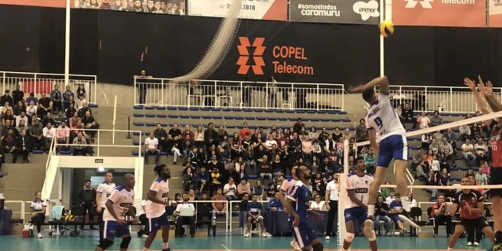 Equipe de Ponta Grossa venceu o primeiro set, mas levou a virada nos sets seguintes