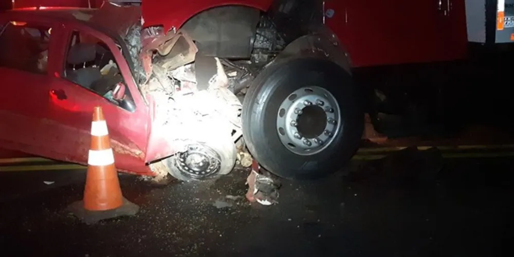 Segundo a polícia, motorista do carro trafegava na contramão no momento do acidente
