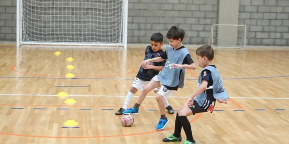 A parceria entre o Sepam e o Operário Ferroviário Esporte Clube (OFEC) na escolinha de futsal acontece desde 2018