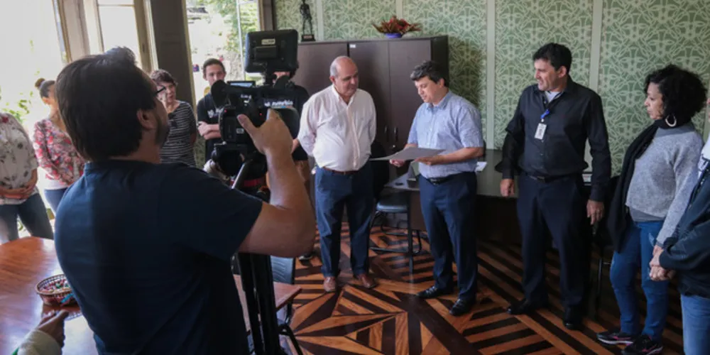 Homenagem foi dada pelas mãos do vereador Dr. Magno, ao presidente da Fundação Fernando Durante

