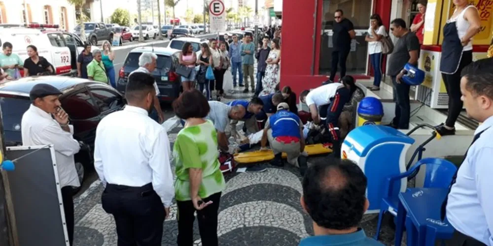 Colisão envolveu uma van Hyundai H100 e uma moto Honda