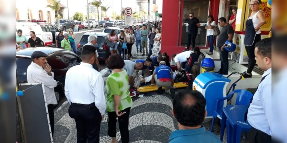 Colisão envolveu uma van Hyundai H100 e uma moto Honda