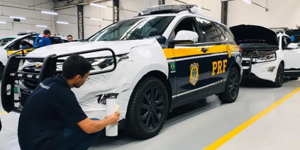 Além das 26 viaturas blindadas, adquiridas através da verba de aparelhamento das concessões de rodovias, a PRF receberá um ônibus da Receita Federal que será usado em ações educativas de trânsito.