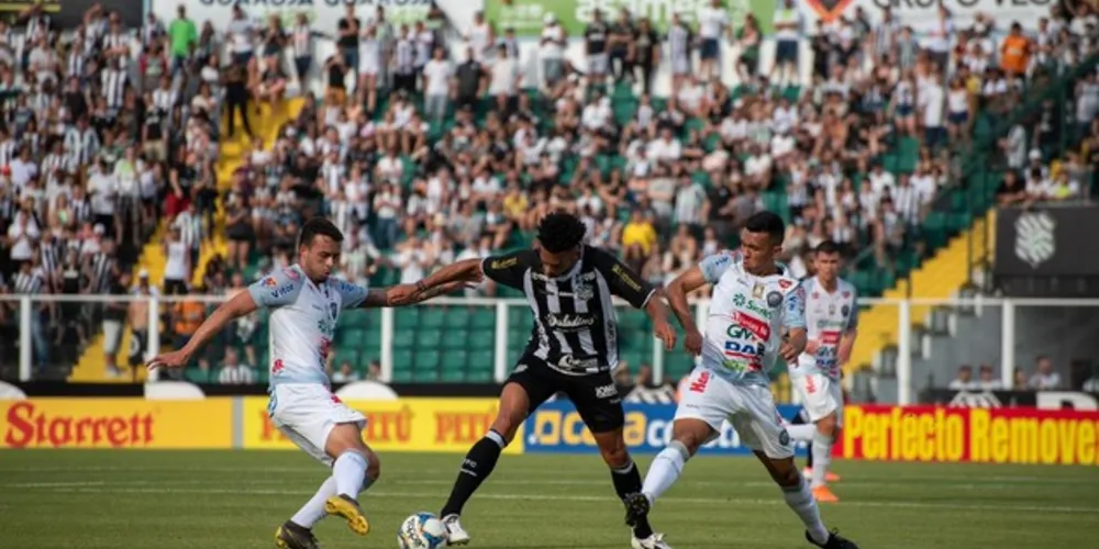 Fantasma se despediu do campeonato em jogo contra o Figueirense, em Florianópolis.
