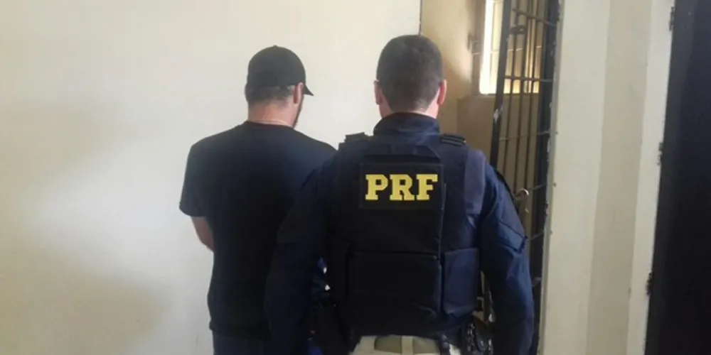 Imagem ilustrativa da imagem Motorista foge de abordagem, mas é preso por equipe da PRF