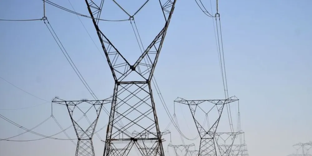  Em novembro, a bandeira foi vermelha no patamar I, quando há um acréscimo de R$ 4 para cada 100 quilowatts-hora consumidos. 