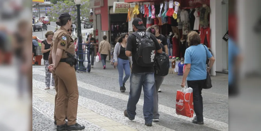 Policiamento está reforçado com o horário estendido do comércio