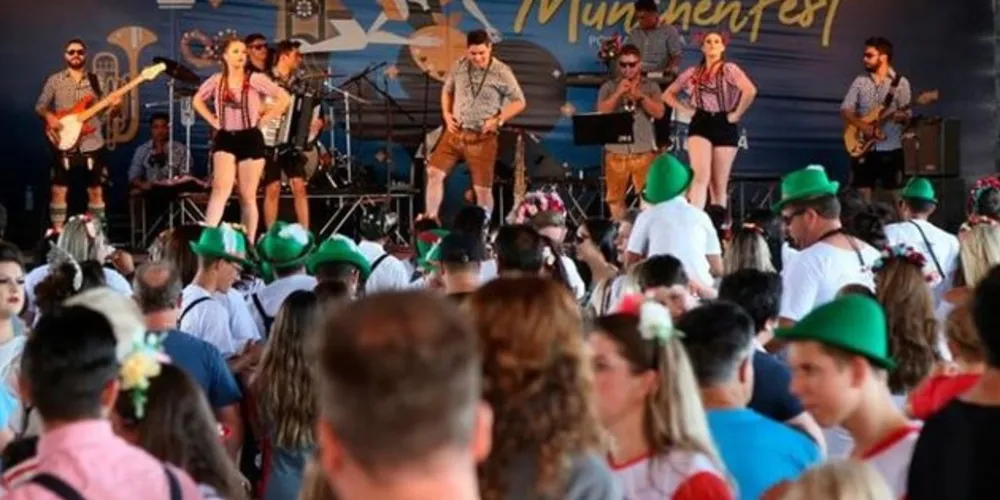 A festa acontece entre os dias 05 e 08 de dezembro, no Parque Ambiental