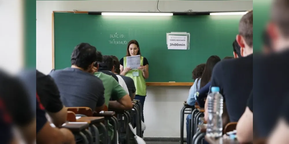 Na prova constavam 55 questões gerais, 45 específica e uma redação. Nesta terça alguns alunos farão teste prático 