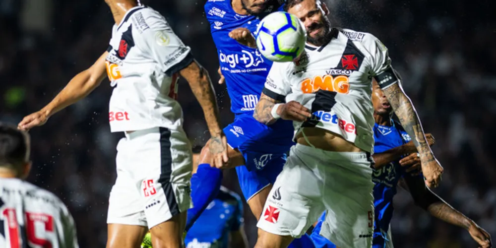 Com a vitória sobre a Raposa, Vasco fica muito perto da vaga na Copa Sul-Americana