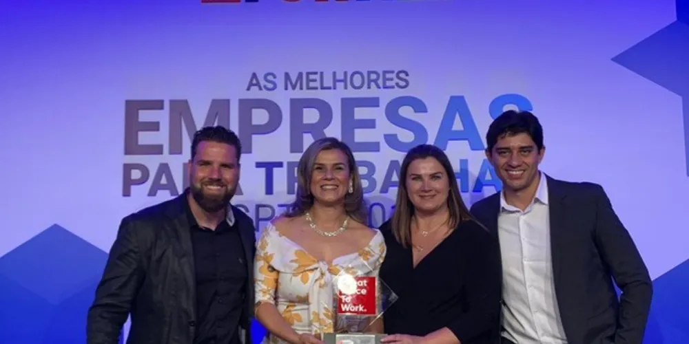  Jorge Pauliki, Suzana Dionísio, Juliana Pauliki e Luciano Reis receberam  a premiação na noite desta segunda-feira (2) em São Paulo