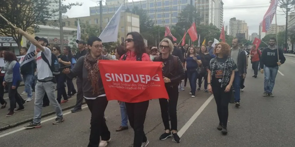 Imagem ilustrativa da imagem Servidores forçam adiamento de votação da Previdência