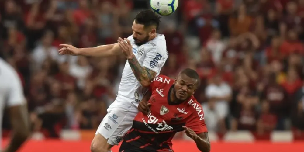 Na despedida do time da Arena em 2019, vitória sobre o vice-líder mantém invencibilidade de 12 jogos