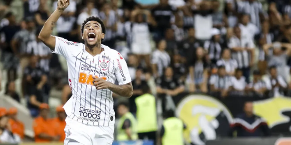 Gustagol marcou de cabeça na reta final do jogo e garantiu vaga na Libertadores