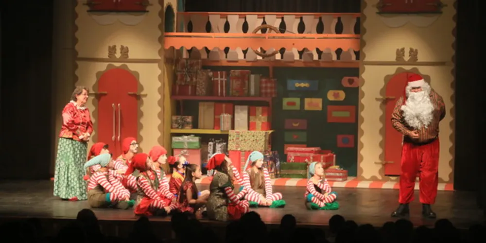 Nos dias 18, 21 e 23, às 20 horas, no Espaço Cultural Vicente Machado será realizado o espetáculo “Auto de Natal e Cantata com coral infantil”