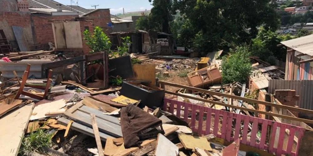 Residência foi destruída por tempestade e o objetivo é entregar uma moradia nova