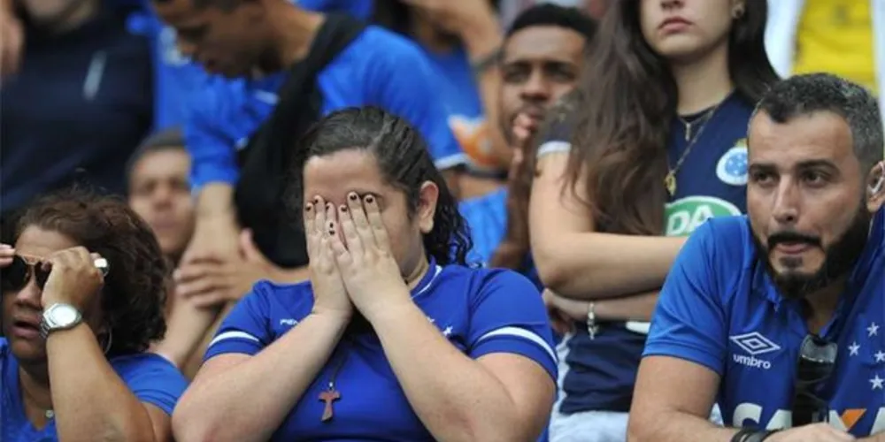 O jogo foi encerrado aos 40  minutos por conta de vandalismo praticado no estádio, com cadeiras quebradas e atiradas no campo