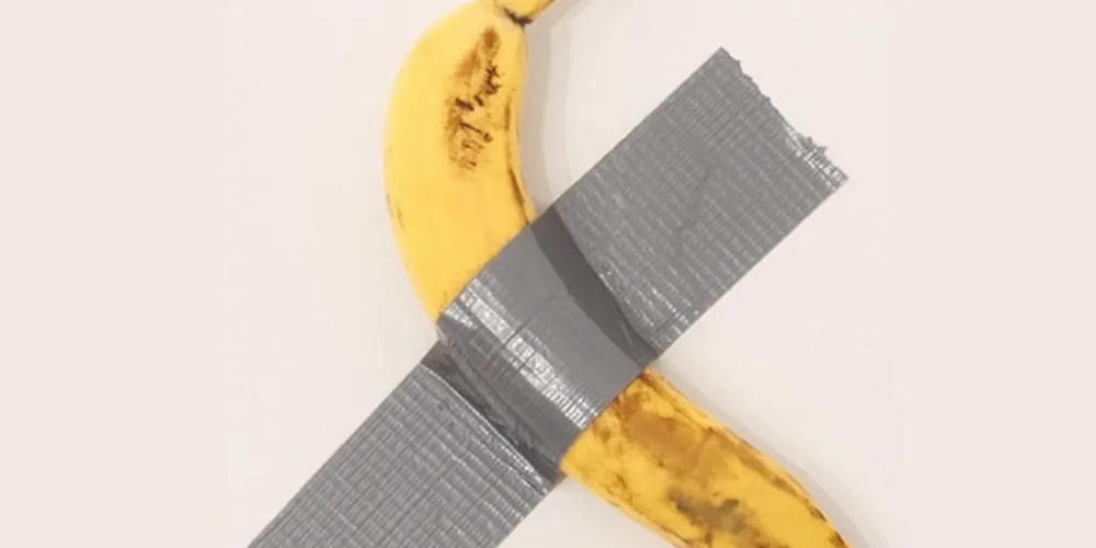 A obra é do artista italiano Maurizio Cattelan