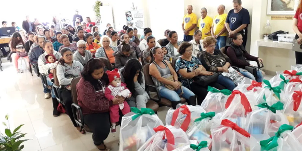 Em Ponta Grossa, as cestas foram entregues no Centro Comunitário de Assistência Social da LBV