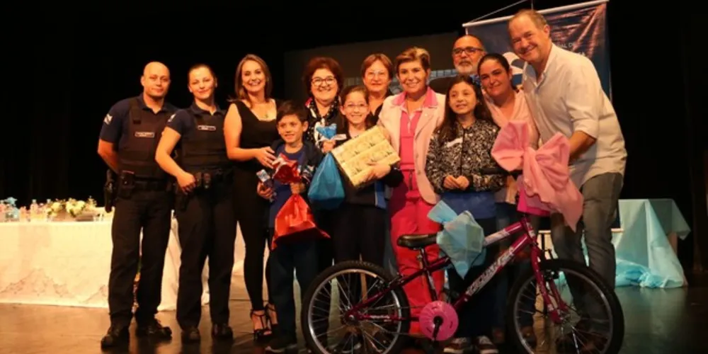 Oitenta e cinco autores de redação foram selecionados para a premiação, que aconteceu no Cine Teatro Ópera e contou com a presença da vice-prefeita Elizabeth Schmidt