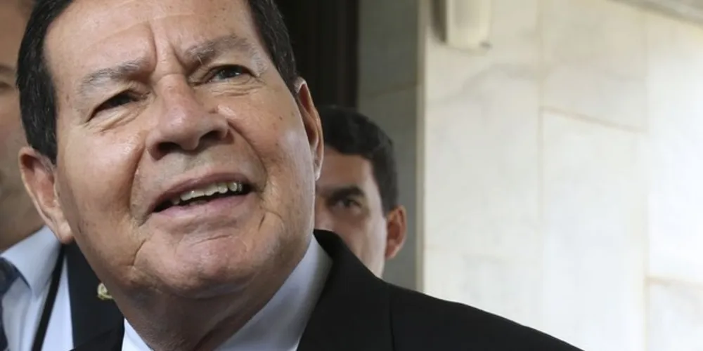 Vice-presidente participará da posse do novo líder da Argentina nesta terça