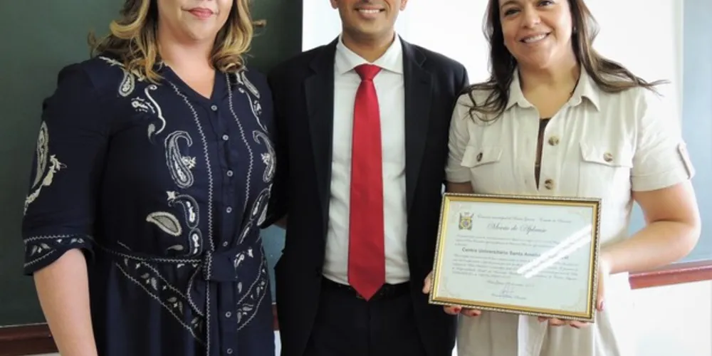 A honraria foi entregue pelo vereador Pietro Arnaud (Rede) e contou com a presença da Reitora, Isaura de Andrade Aguiar e da Pró-Reitora de Desenvolvimento de Pessoas, Katya de Andrade Aguiar