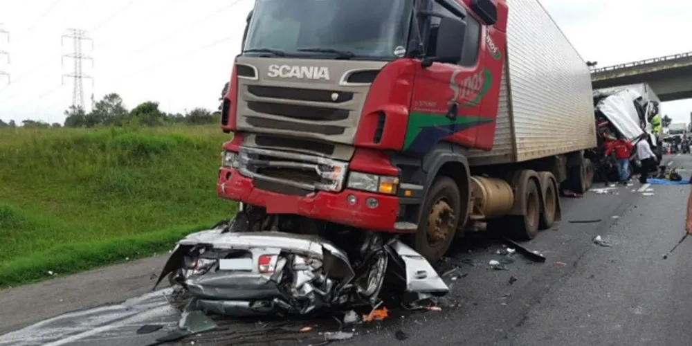 Imagem ilustrativa da imagem Urgente: acidente mata três e fere cinco no PR