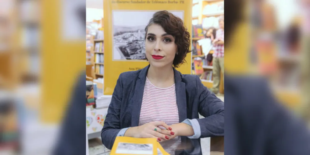 Ana possui licenciatura em História, mestrado em Ciências Sociais Aplicadas e é doutoranda em Ciências Sociais pela UEPG.