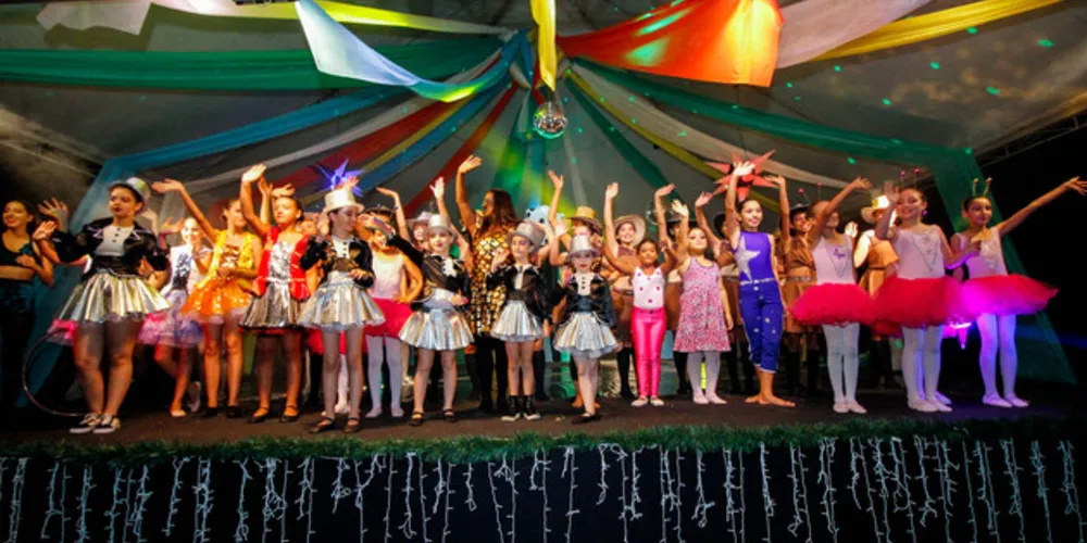 Neste mesmo final de semana, durante a apresentação, a instituição formou sua primeira aluna, Isabelly Mattos de 13 anos